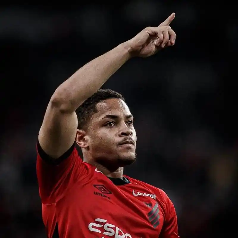 用犀利的突 用犀利的突