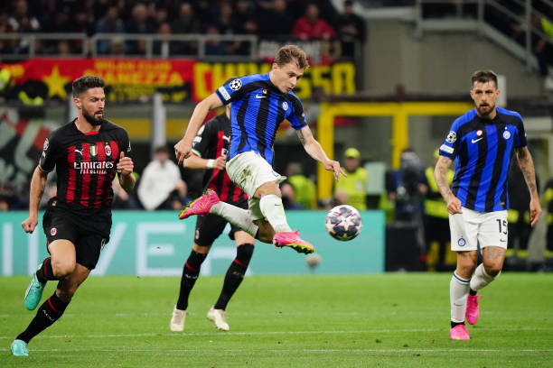 中的表现持 中的表现持